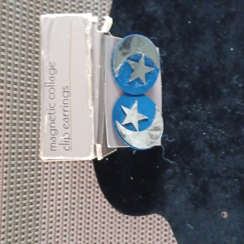 Earings - Picture 2 of 4